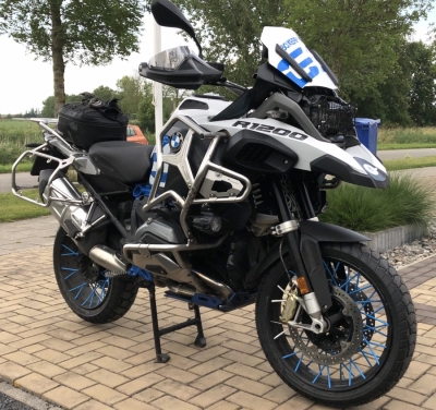 let op, dit beltreft alleen de sticker!